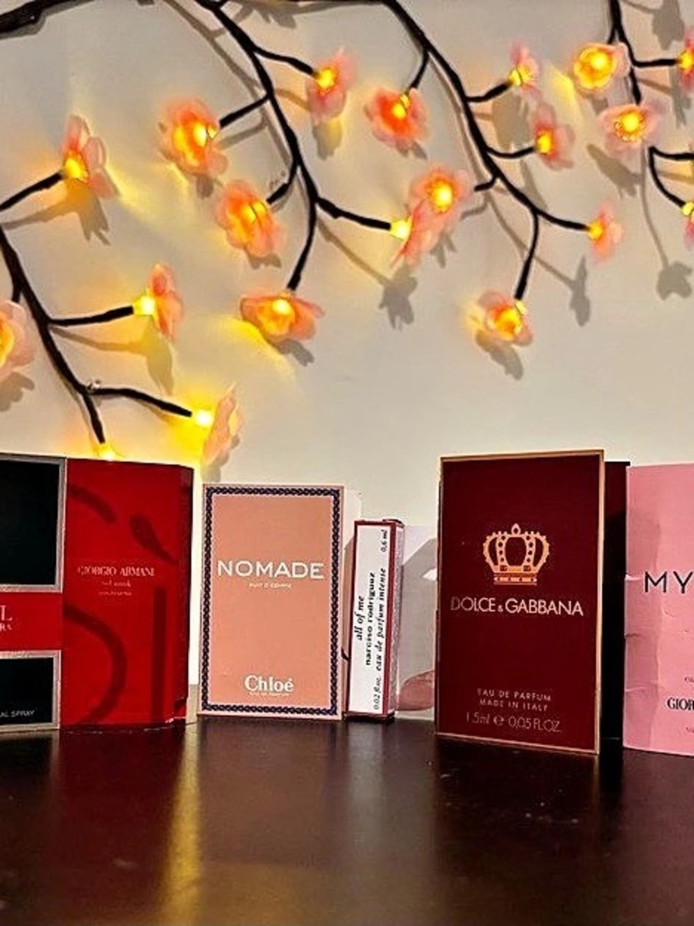 10 ML bundle variety pack of 8 ultra high end designer perfumes. Including:
YSL,